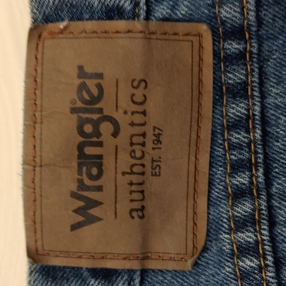 Wrangler authentic Men's Size 42W Jeans - Picture 4 of 8